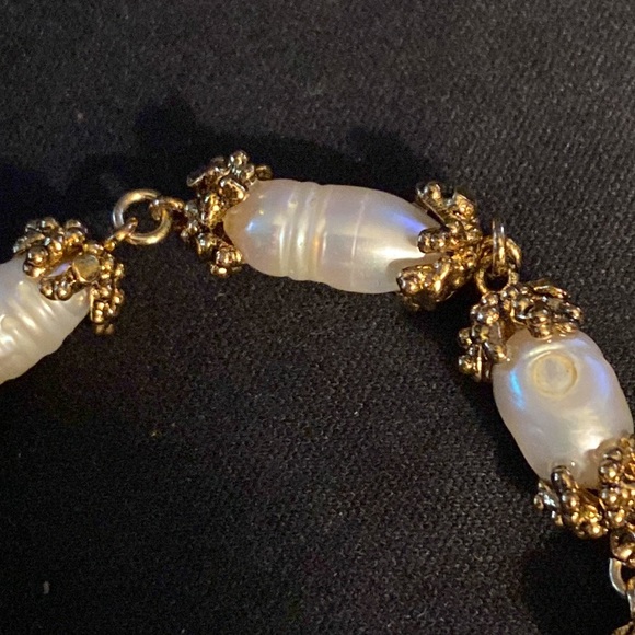 Pearl bracelet with antique gold finish - Picture 2 of 3